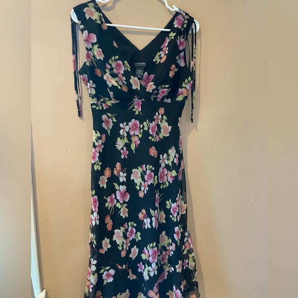 Floral Midi Dress - Picture 1 of 4